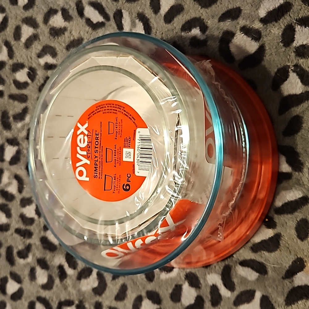 Brand new Pyrex 6pc set